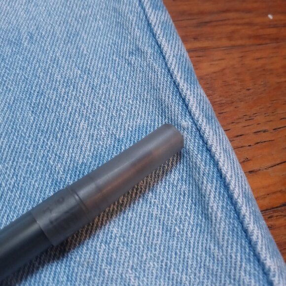 LEVI'S 501 original fit jeans in Wow Me Over 32" inseam (sz27) - Picture 9 of 16